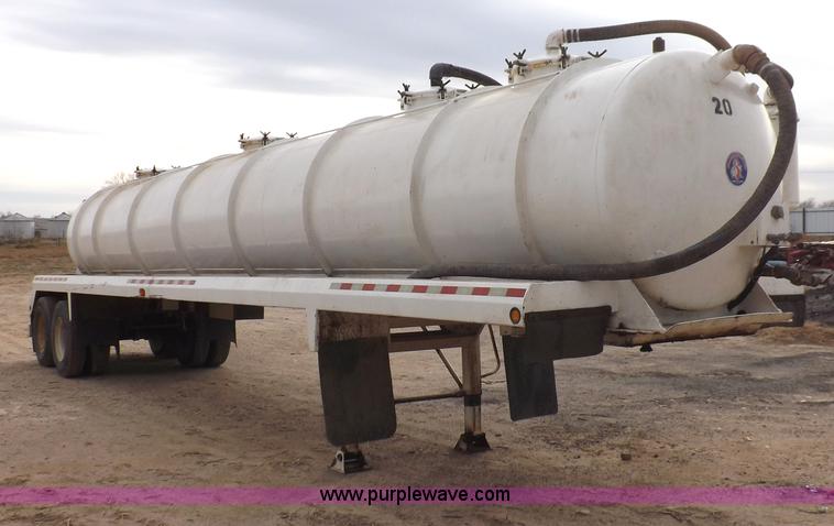 image for item F6414 2005 Dragon vacuum trailer