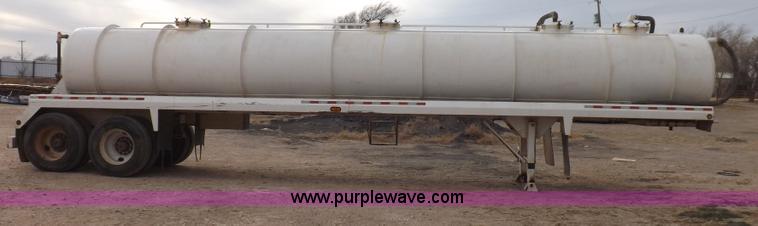 image for item F6414 2005 Dragon vacuum trailer