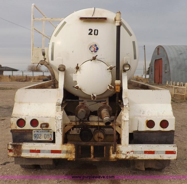 image for item F6414 2005 Dragon vacuum trailer