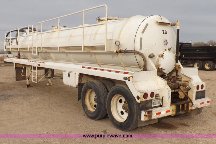 image for item F6414 2005 Dragon vacuum trailer