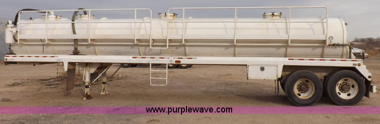 image for item F6414 2005 Dragon vacuum trailer