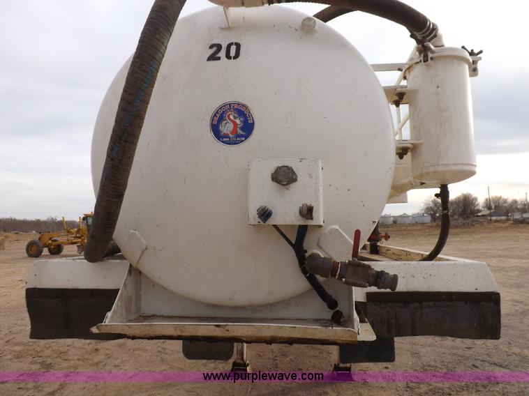 image for item F6414 2005 Dragon vacuum trailer