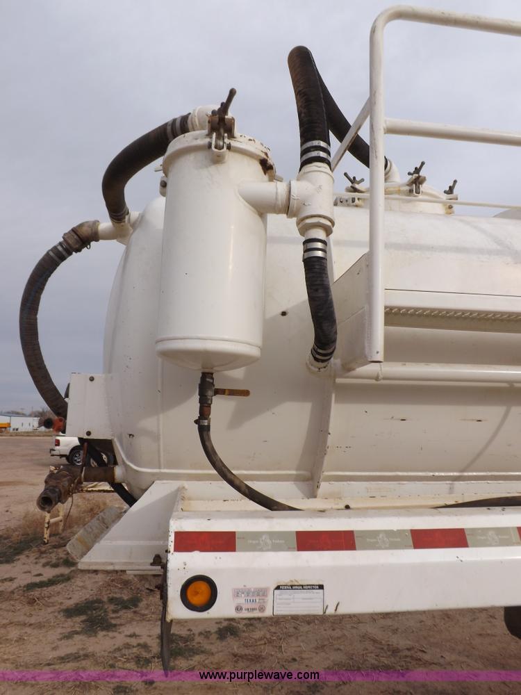 image for item F6414 2005 Dragon vacuum trailer