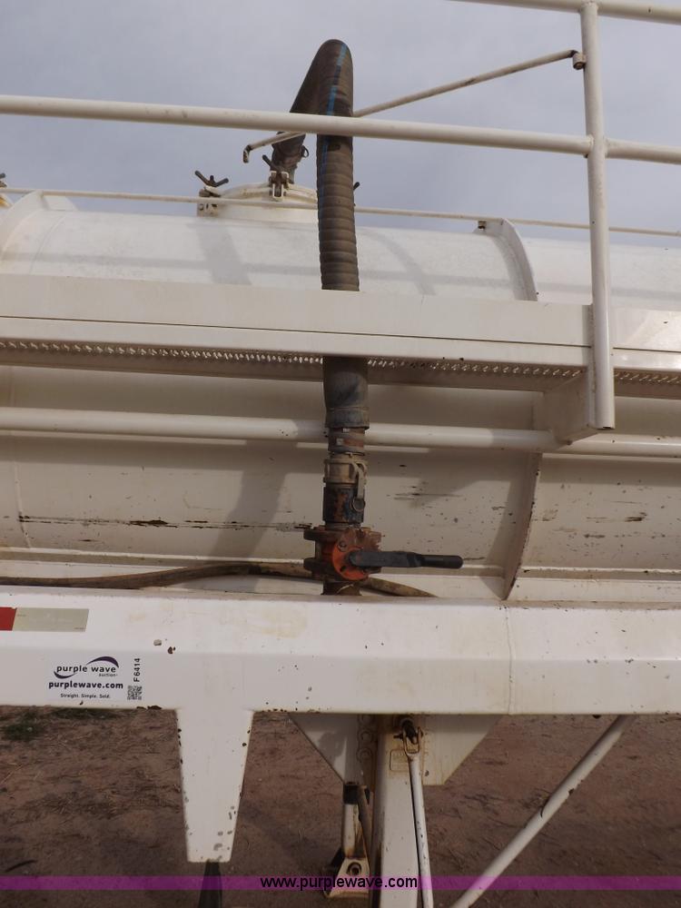 image for item F6414 2005 Dragon vacuum trailer