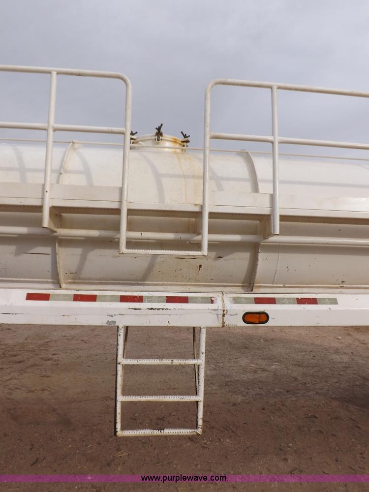 image for item F6414 2005 Dragon vacuum trailer