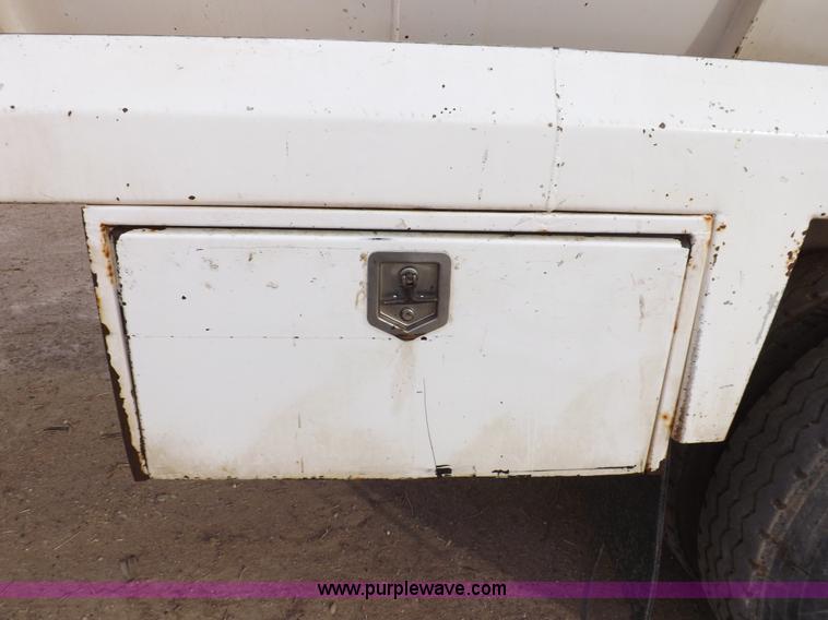 image for item F6414 2005 Dragon vacuum trailer