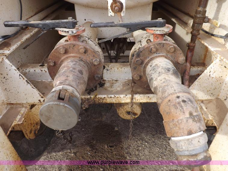 image for item F6414 2005 Dragon vacuum trailer