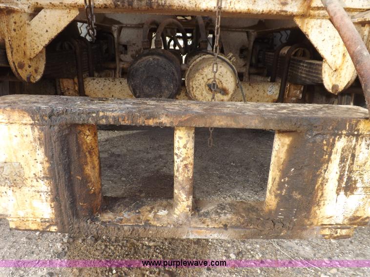 image for item F6414 2005 Dragon vacuum trailer