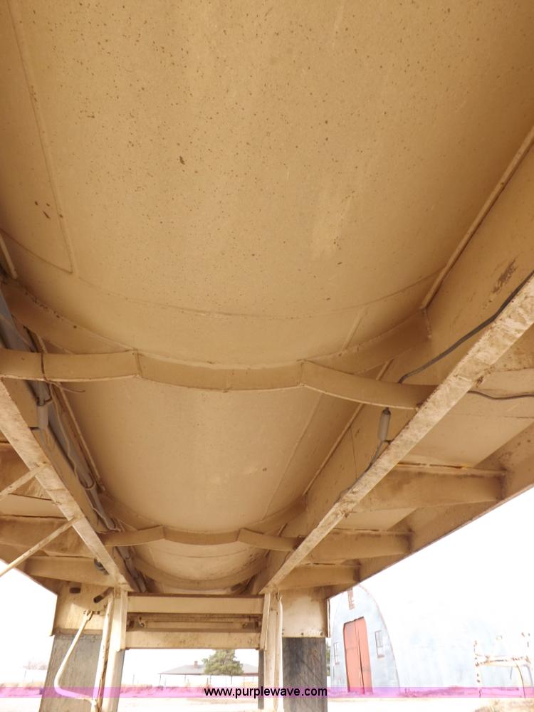 image for item F6414 2005 Dragon vacuum trailer