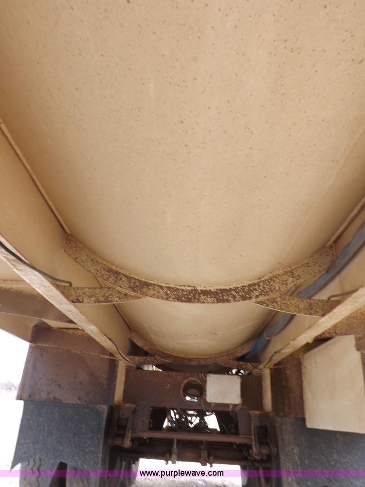 image for item F6414 2005 Dragon vacuum trailer