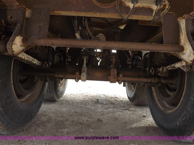 image for item F6414 2005 Dragon vacuum trailer