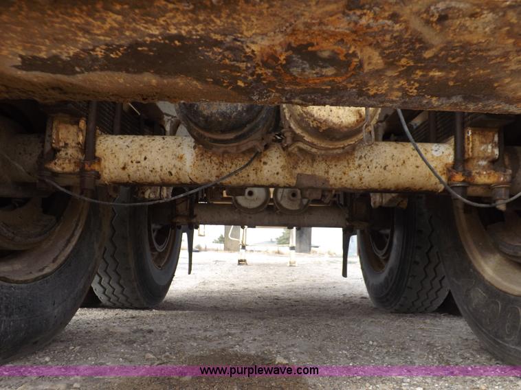 image for item F6414 2005 Dragon vacuum trailer