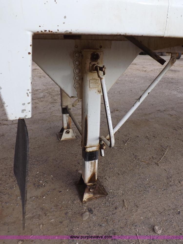 image for item F6414 2005 Dragon vacuum trailer