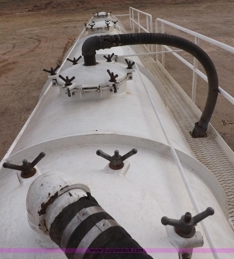 image for item F6414 2005 Dragon vacuum trailer