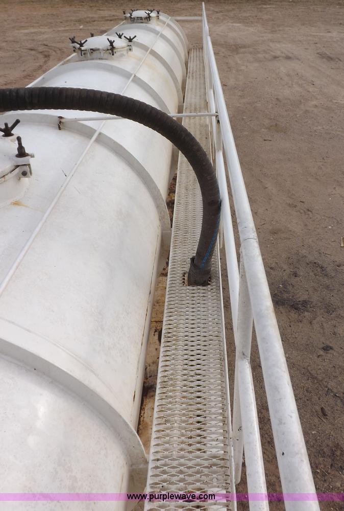 image for item F6414 2005 Dragon vacuum trailer