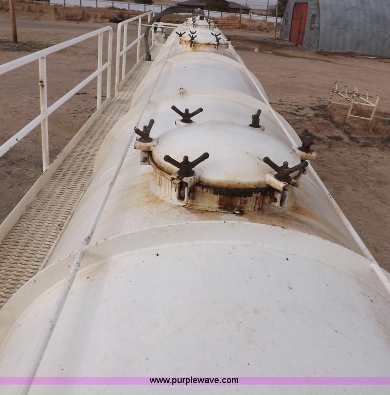 image for item F6414 2005 Dragon vacuum trailer