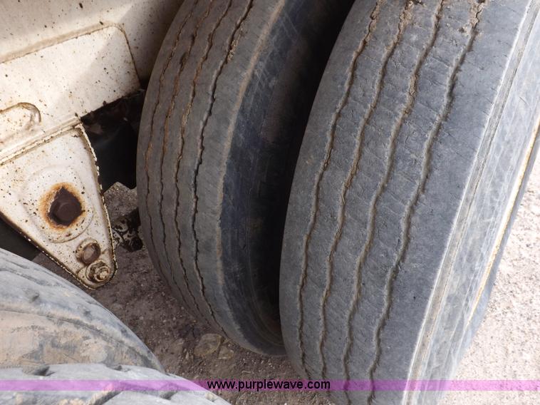 image for item F6414 2005 Dragon vacuum trailer