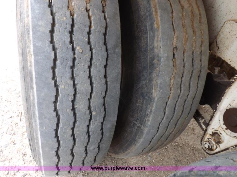 image for item F6414 2005 Dragon vacuum trailer