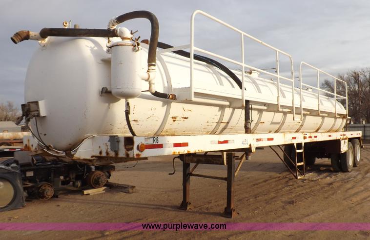 image for item F6415 1997 Pioneer fabricating vacuum trailer