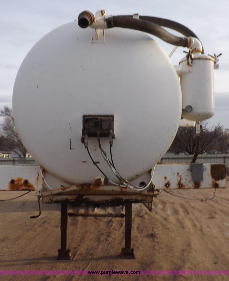 image for item F6415 1997 Pioneer fabricating vacuum trailer