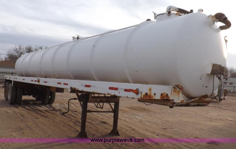 image for item F6415 1997 Pioneer fabricating vacuum trailer