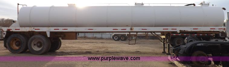 image for item F6415 1997 Pioneer fabricating vacuum trailer