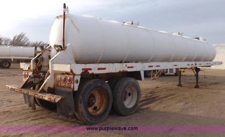 image for item F6415 1997 Pioneer fabricating vacuum trailer