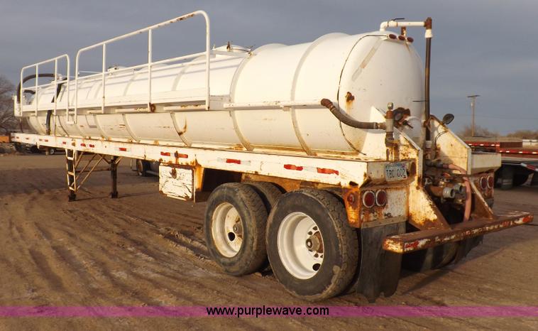 image for item F6415 1997 Pioneer fabricating vacuum trailer