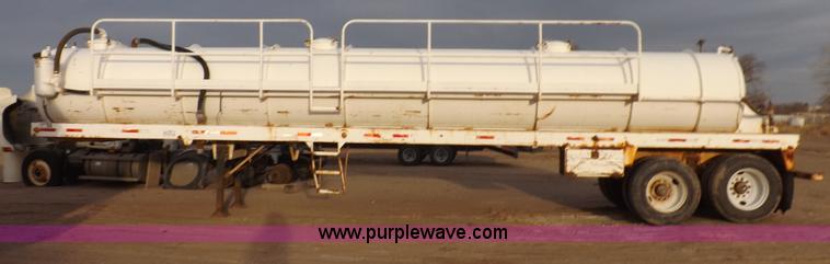 image for item F6415 1997 Pioneer fabricating vacuum trailer