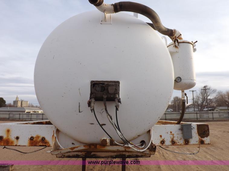 image for item F6415 1997 Pioneer fabricating vacuum trailer