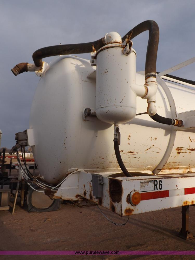 image for item F6415 1997 Pioneer fabricating vacuum trailer