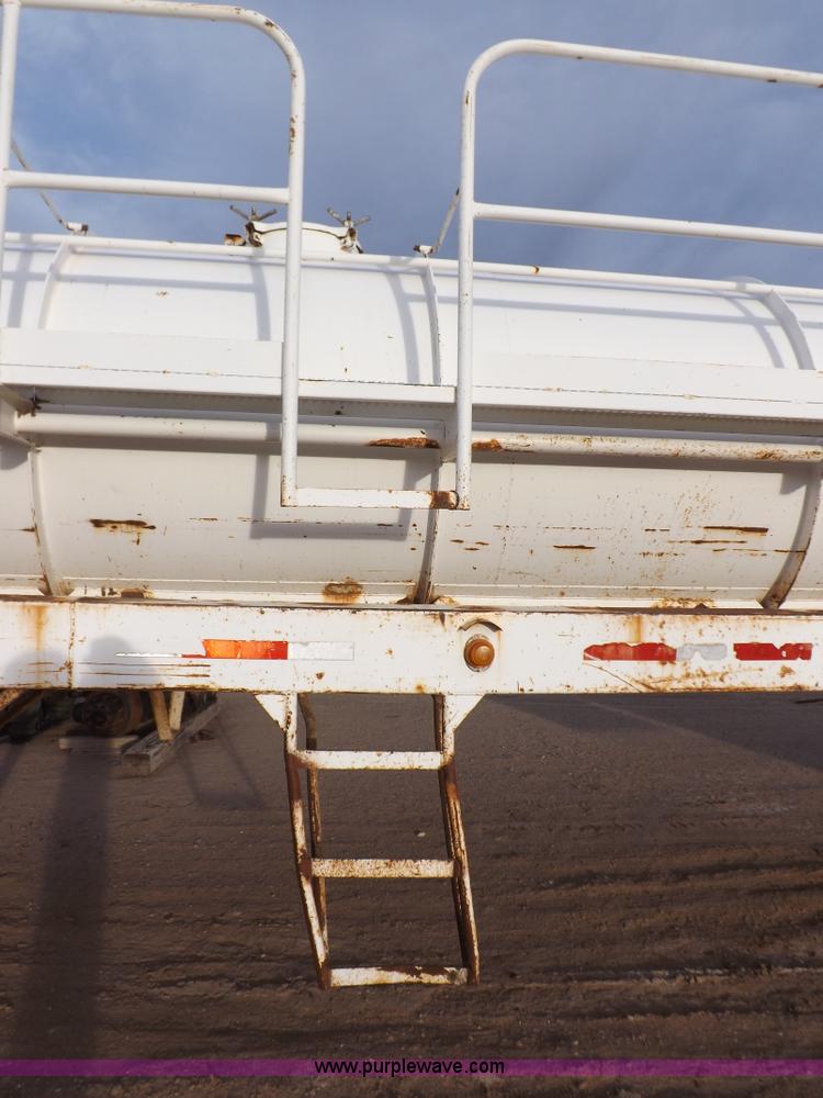 image for item F6415 1997 Pioneer fabricating vacuum trailer