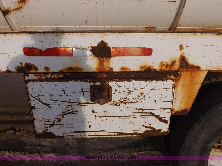 image for item F6415 1997 Pioneer fabricating vacuum trailer