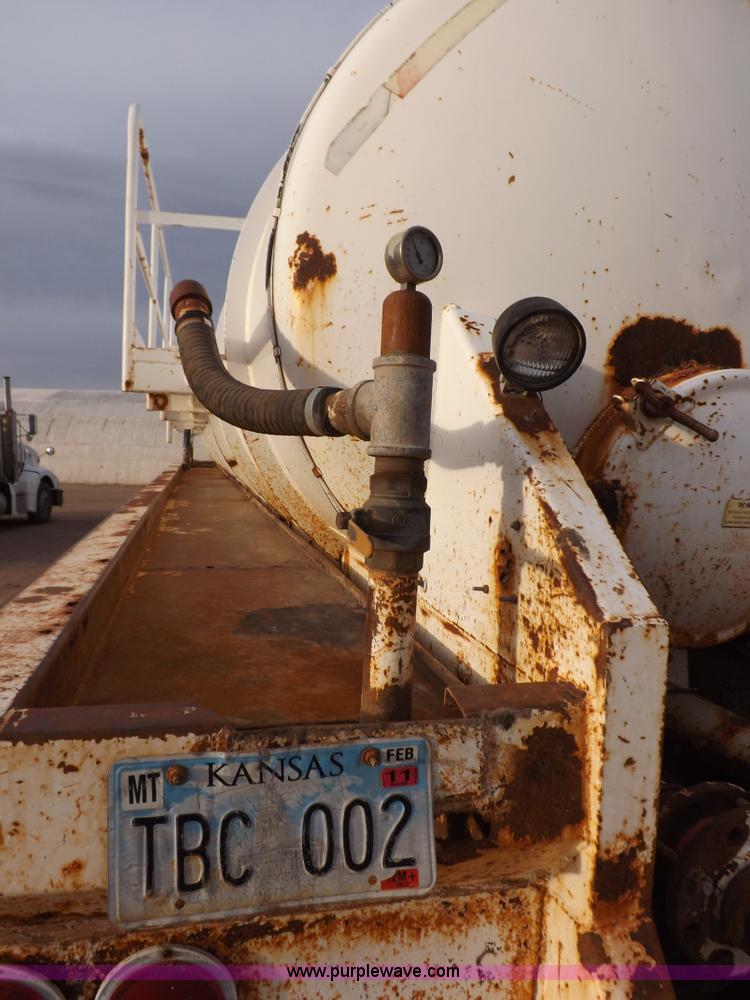 image for item F6415 1997 Pioneer fabricating vacuum trailer