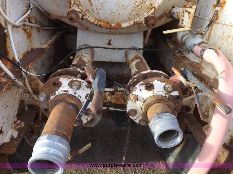 image for item F6415 1997 Pioneer fabricating vacuum trailer