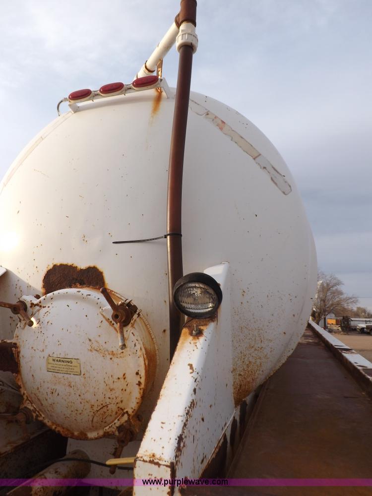 image for item F6415 1997 Pioneer fabricating vacuum trailer