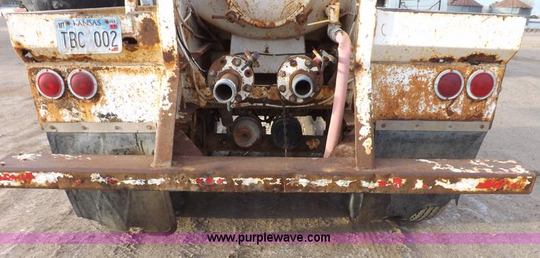 image for item F6415 1997 Pioneer fabricating vacuum trailer