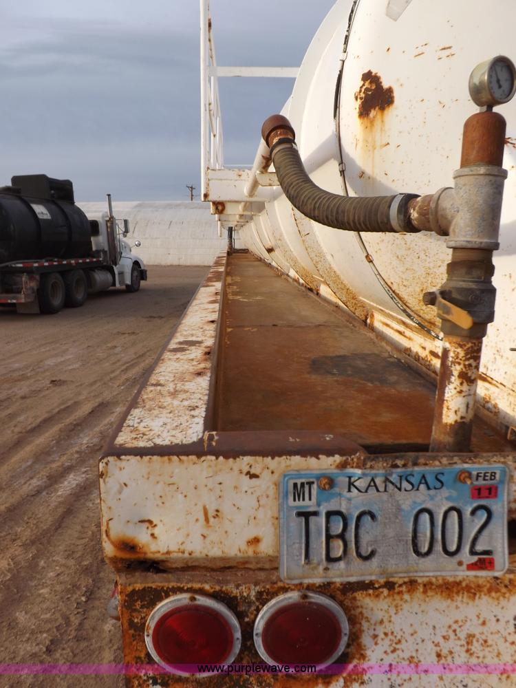 image for item F6415 1997 Pioneer fabricating vacuum trailer