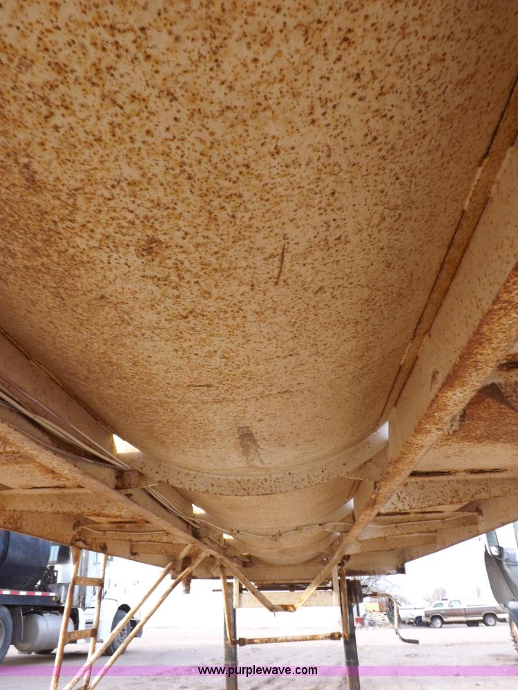 image for item F6415 1997 Pioneer fabricating vacuum trailer