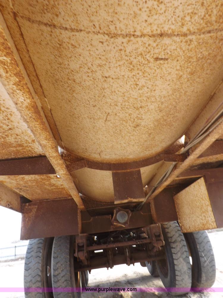 image for item F6415 1997 Pioneer fabricating vacuum trailer