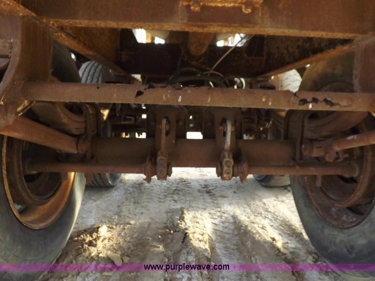 image for item F6415 1997 Pioneer fabricating vacuum trailer