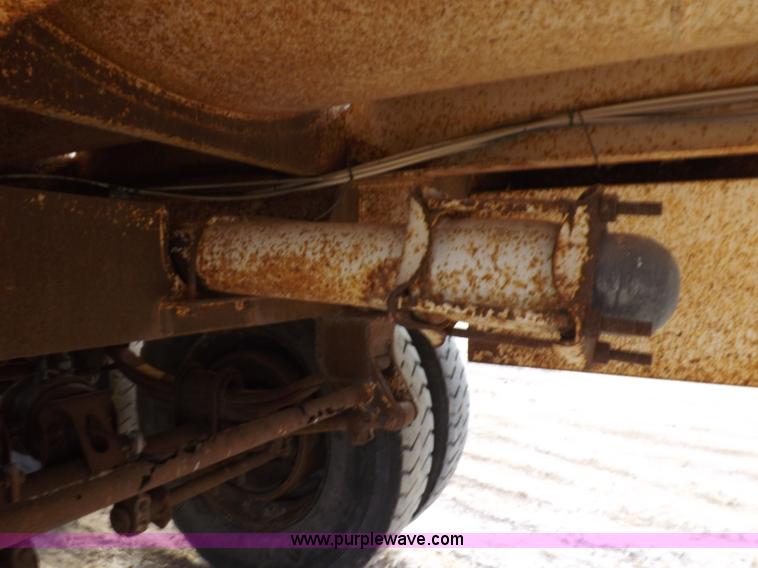 image for item F6415 1997 Pioneer fabricating vacuum trailer