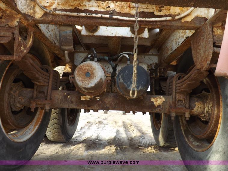 image for item F6415 1997 Pioneer fabricating vacuum trailer