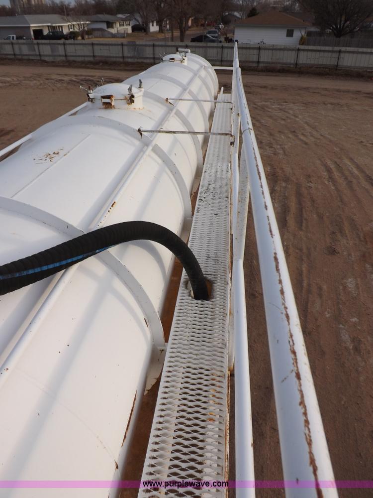 image for item F6415 1997 Pioneer fabricating vacuum trailer