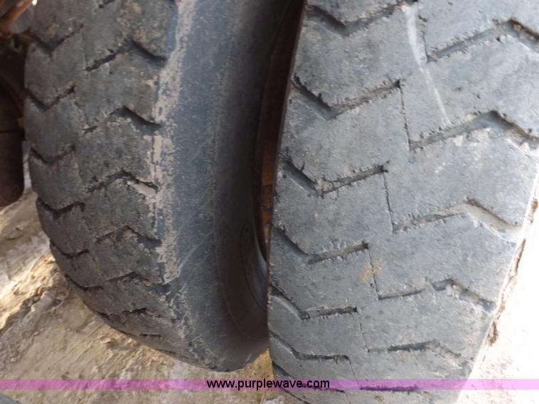 image for item F6415 1997 Pioneer fabricating vacuum trailer