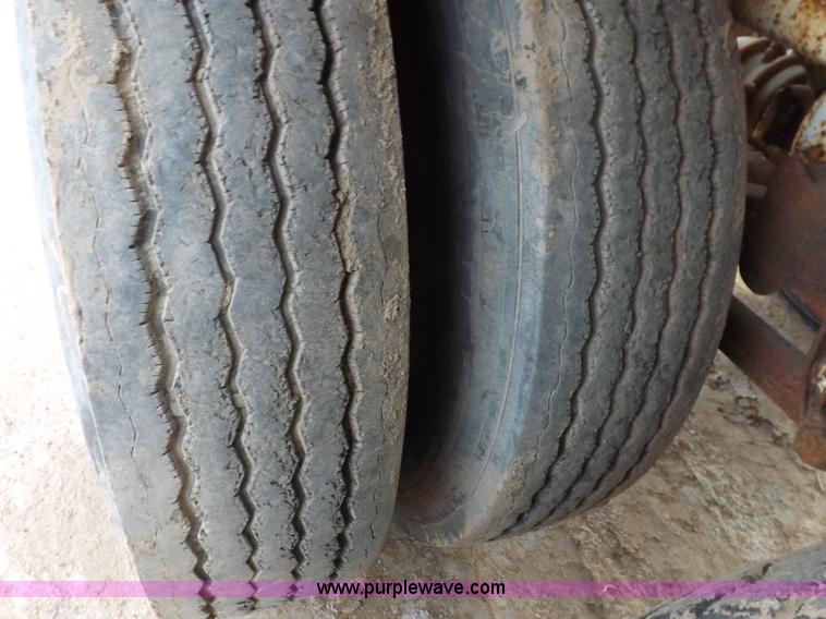 image for item F6415 1997 Pioneer fabricating vacuum trailer