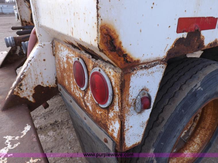 image for item F6415 1997 Pioneer fabricating vacuum trailer