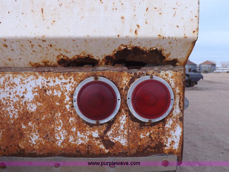 image for item F6415 1997 Pioneer fabricating vacuum trailer