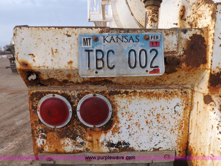 image for item F6415 1997 Pioneer fabricating vacuum trailer