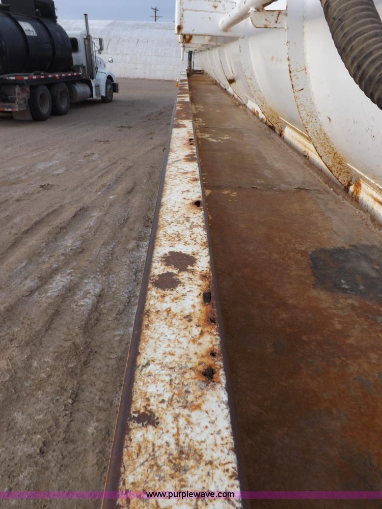 image for item F6415 1997 Pioneer fabricating vacuum trailer